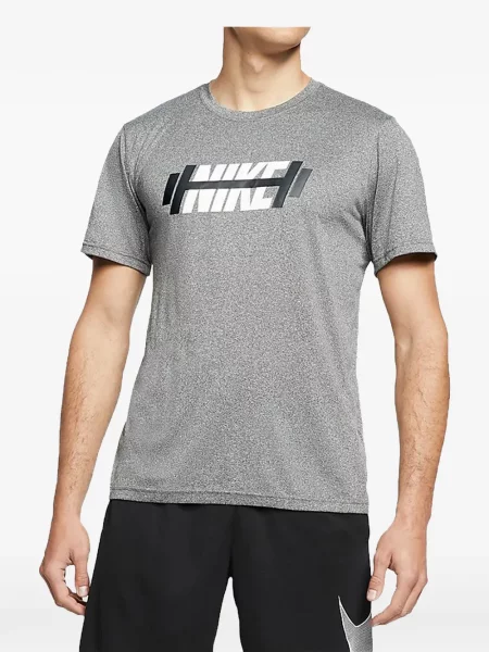 Hanorac Nike cu glugă cu imagine cu model camuflaj roșu
