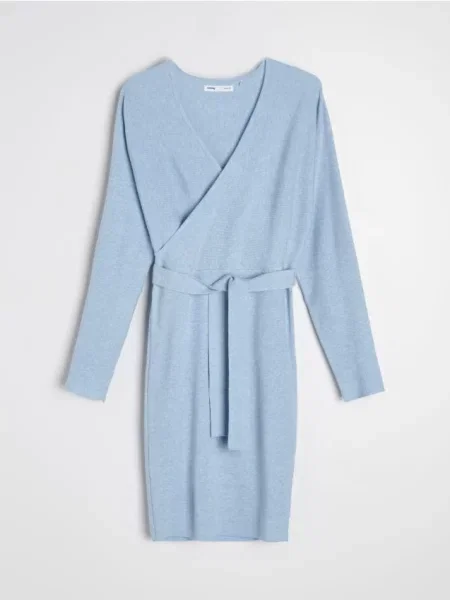 Светрова міні сукня з перекритим декольте блакитний