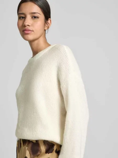 Sweter z dzianiny krój relaxed fit z domieszką wełny z alpaki model „Gustel Hope” Msch Copenhagen biały