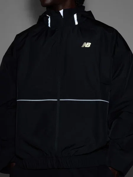 Вітровка New Balance чорна