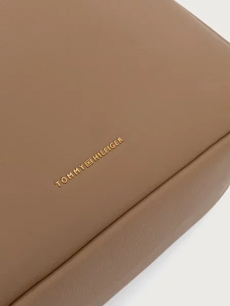Tommy Hilfiger чанта tote дамска от имитация на кожа ESSENTIAL бежово