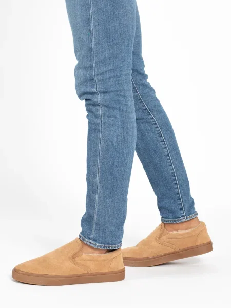 Sneakerși Minnetonka maro