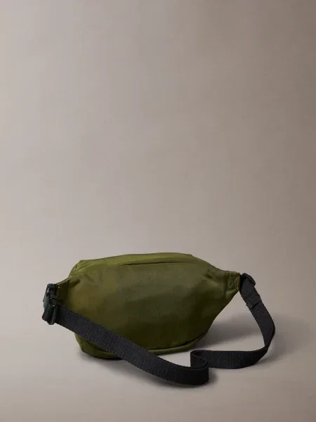 Torbica za okoli pasu Calvin Klein bela