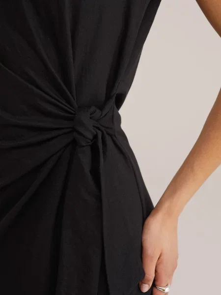 WE Fashion Šaty čierna