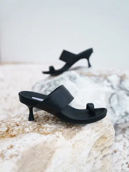 Кожаные мюли Emmelie Delage черные