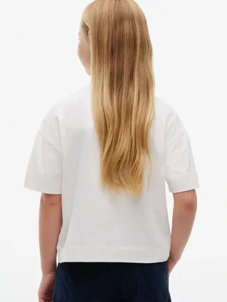Tommy Hilfiger уголемена тениска за деца от с бяло