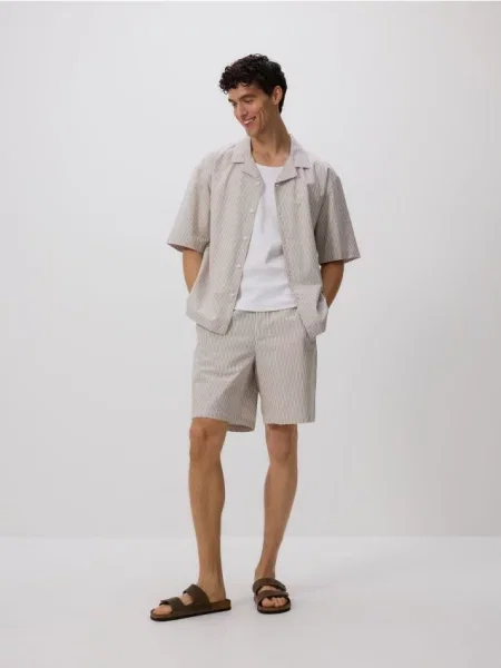 Reserved Cămașă comfort fit din bej