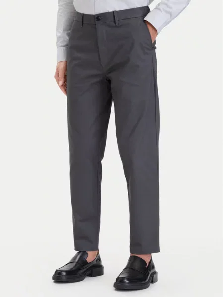 Calvin Klein Чино панталони Tapered Fit сив