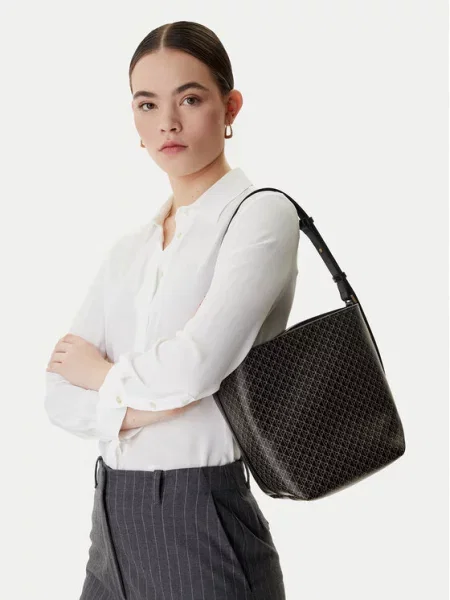 Calvin Klein Дамска чанта Emblem Aop Medium Bucket черен