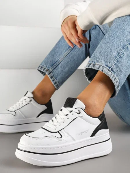 Biało-Czarne Sneakersy na Platformie Ozdobione Brokatem i Napisem Udivoria białe