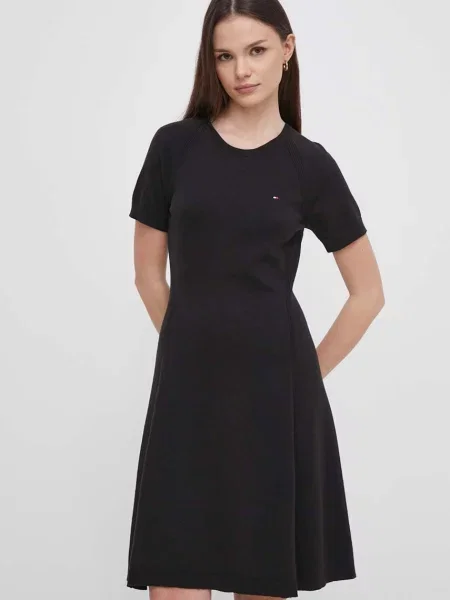 Рокля Tommy Hilfiger къса разкроена черно