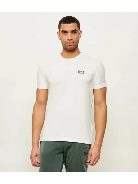 Tricou