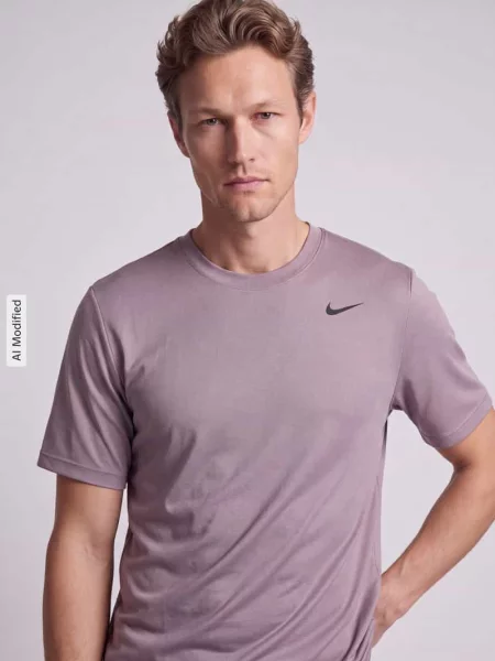 T-shirt z nadrukiem logo i okrągłym dekoltem Nike Training fioletowa