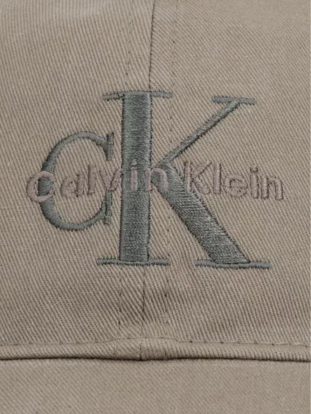 Calvin Klein kapa s šiltom zelena