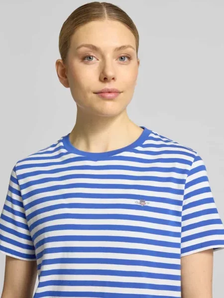 T-shirt z okrągłym dekoltem i wyhaftowanym logo Gant niebieska
