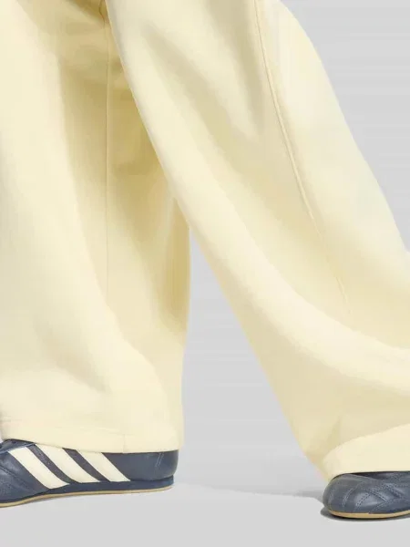 Spodnie dresowe o kroju loose fit z mieszanka bawełny model ESSENTIALS' Adidas Originals