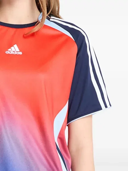 Top Adidas cu dungi din jerseu cu imagine gri