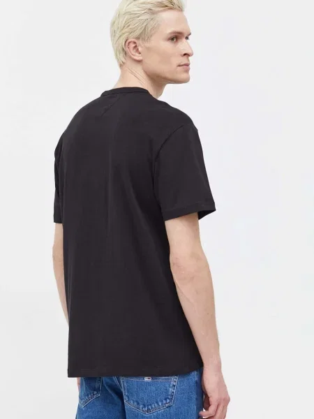 Tričko Tommy Jeans s aplikací černá