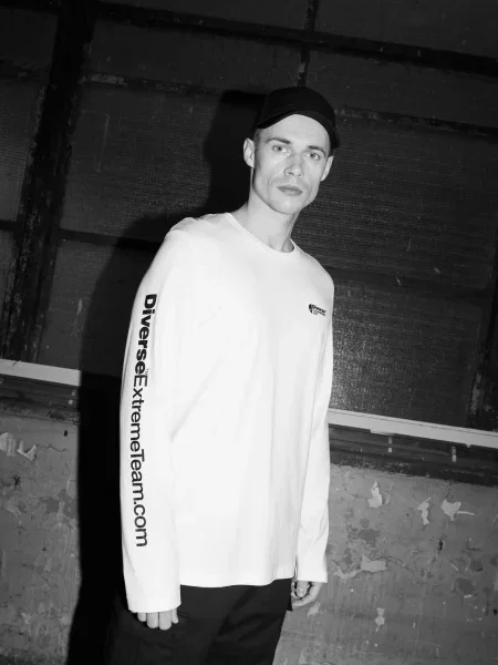 Лонгслив Diverse с автографом белый