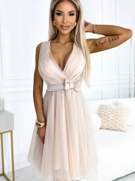 Rochie Numoco Basic cu funde din tul bej