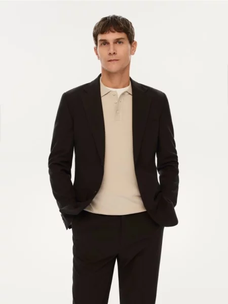 Reserved Pulover cu guler polo și conținut ridicat de bej