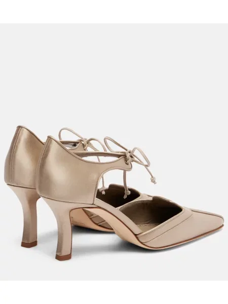 Pantofi cu toc Manolo Blahnik din satin bej