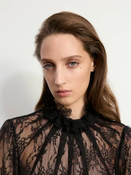 Kombinezon z łączonych materiałów z koronką Kobieta XS MANGO czarny