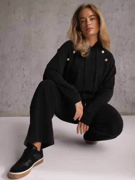 Komplet Dresowy Spodnie Wide Leg i Bluza z Kapturem i Aplikacjami Nailena czarny