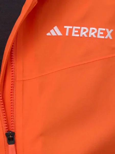 Geacă Adidas cu dungi alergare cu glugă verde