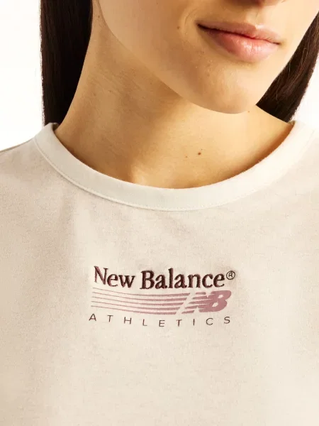 Футболка New Balance бежева