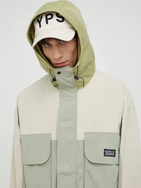 Яке Levi's зелено