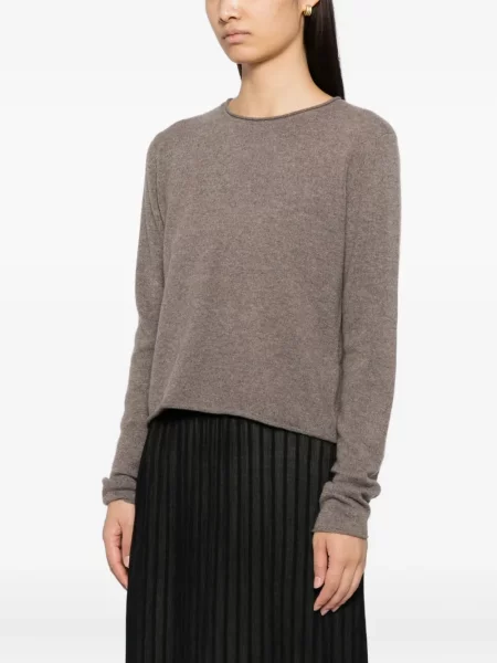 Top Lisa Yang maro