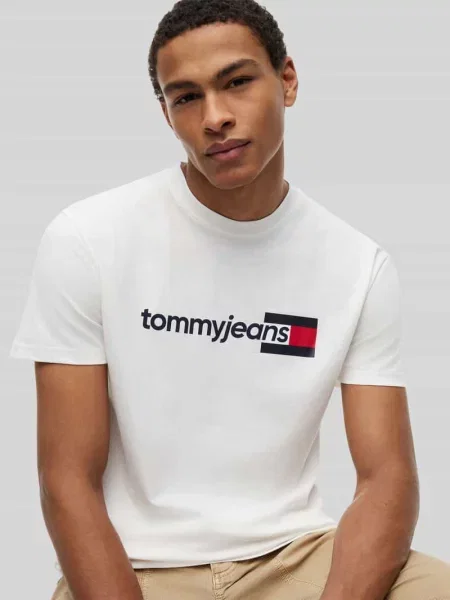 T-shirt o kroju regular fit z czystej bawełny Tommy Jeans