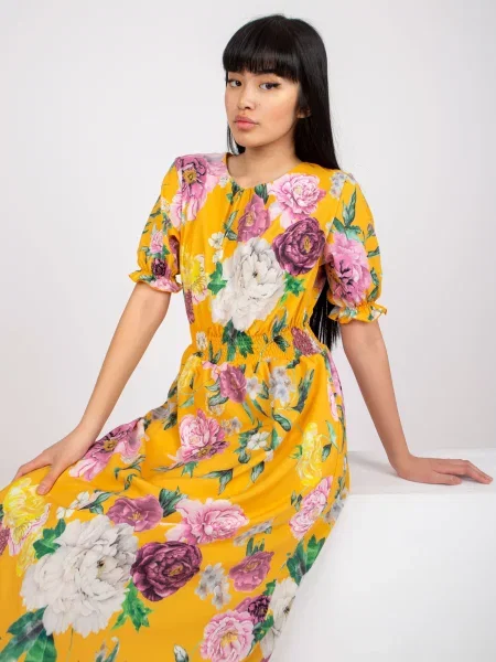 Rochie midi Fashionhunters cu model floral cu imagine până la genunchi galben