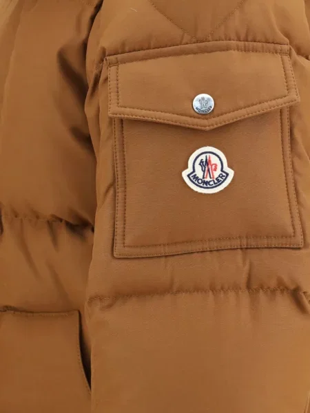 Matlasat geacă Moncler maro