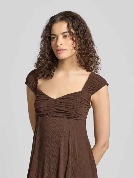 Rozkloszowana sukienka casualowa z fakturowanym wzorem model HELDA' Only