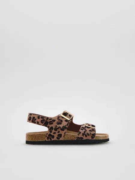 Леопардовые босоножки Reserved на высоком каблуке с принтом бежевые