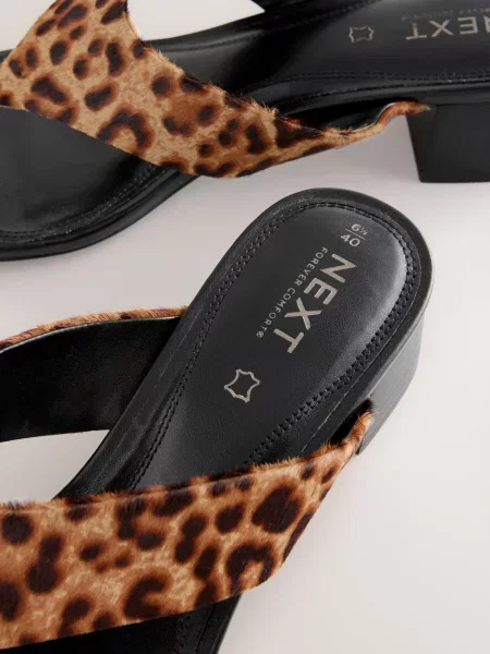 Next Ujjelválasztó-pántos szandál Forever Comfort® barna fekete