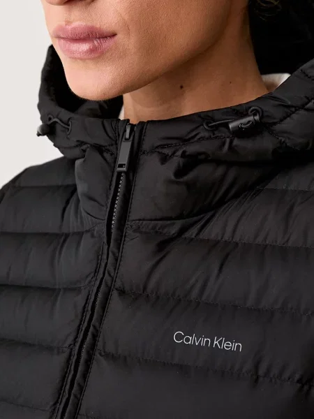 Calvin Klein ujjatlan kabát kapucnival női fekete