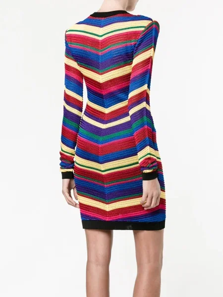 Rochie Balmain tricotate de costum roșu