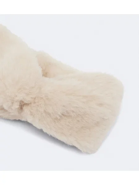 Ursuleț de pluș căciulă Max Mara de lână alb