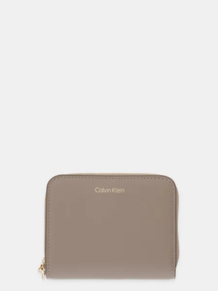 Кожен портфейл Calvin Klein бежово