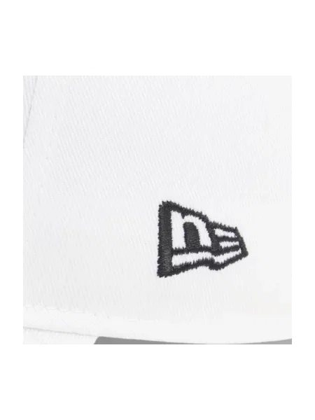 Șapcă Lacoste alb