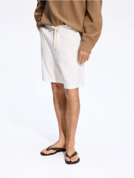 Reserved Pantaloni scurți jogger cu adaos de in alb