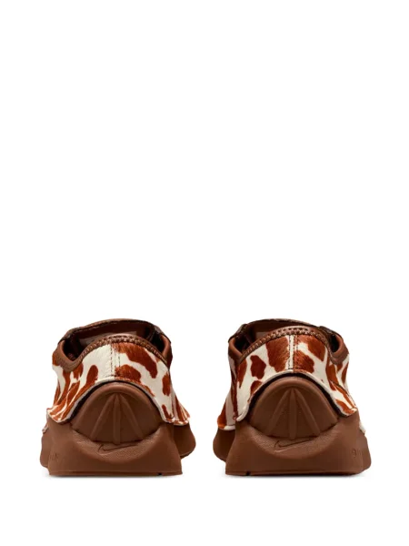 Велурени маратонки Nike бяло