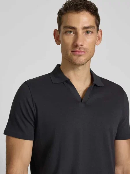 Koszulka polo w kroju slim fit z dekoltem w serek Mcneal czarna