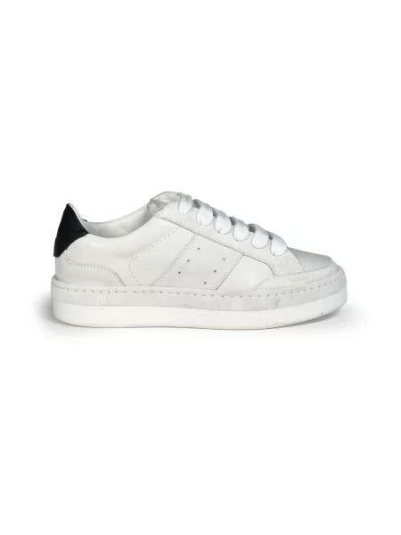 Sneakersy Vic Matie białe