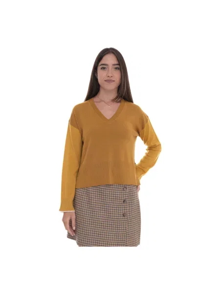 Sweter Pennyblack z dekoltem w serek do tańca żółty