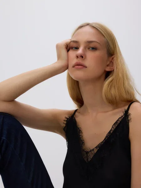 Reserved Топ із мереживом чорний