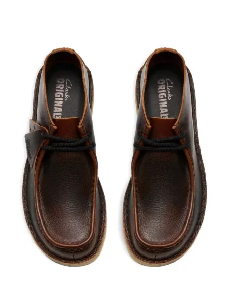 Кожени боти Clarks Originals с връзки кафяво